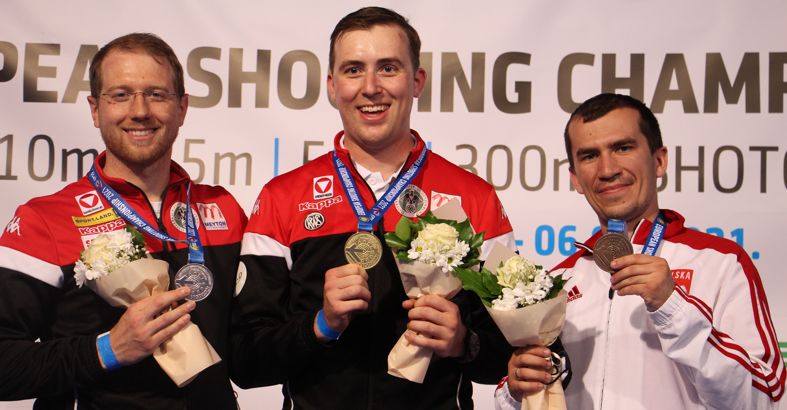 Gernot Rumpler (Mitte) und Bernhard Pickl beschließen das Dreistellungsmatch mit dem 300m-Standardgewehr ringgleich und holen zwei weitere Medaillen für Österreich © Margit Melmer, ÖSB