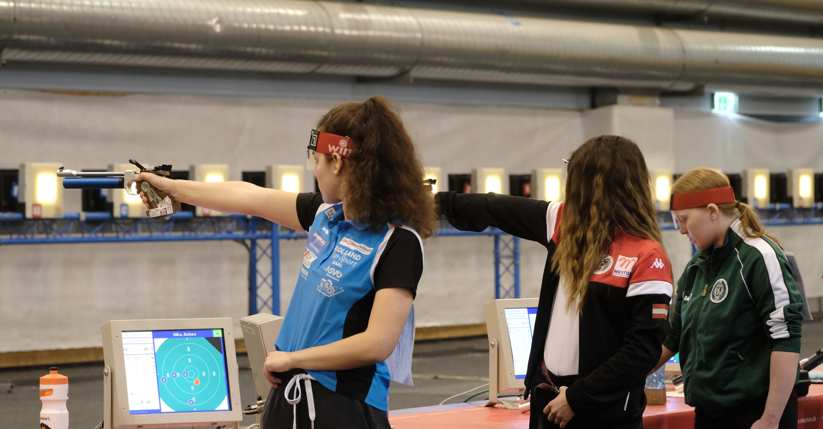 Melanie Djordjevic (Mitte) heißt die Österreichische Juniorinnenmeisterin mit der Luftpistole © Tina Neururer, ÖSB