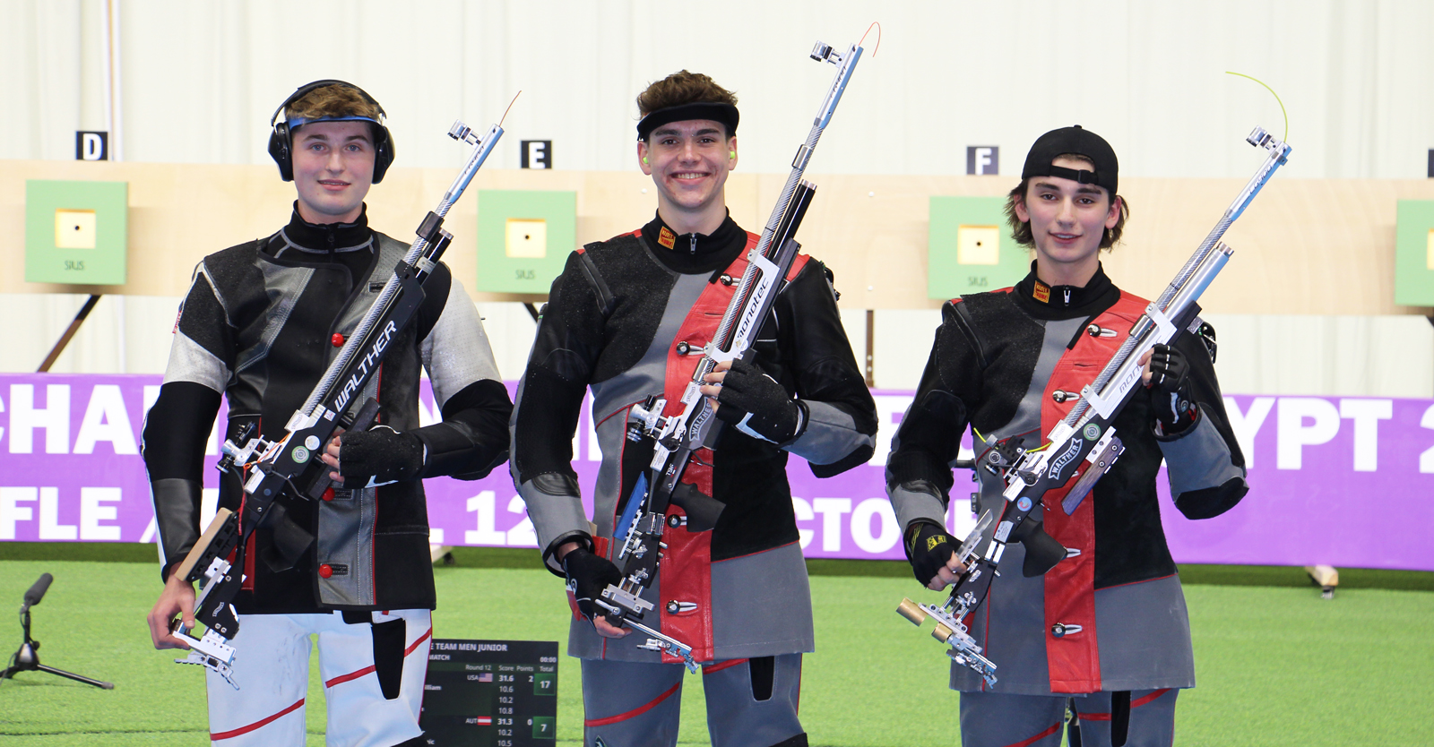 Eine starke Performance zeigten die ÖSB-Junioren Entner, Einwaller und Waibel im Bronzemedaillenmatch des Luftgewehr-Teambewerbs © Margit Melmer, ÖSB