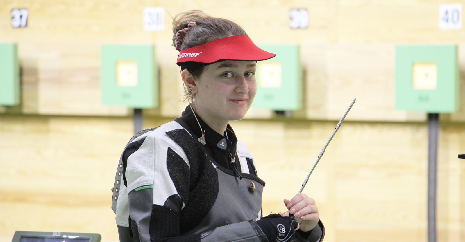 Marlene Baumgartner bei den Vorbereitungen zur Luftgewehr-Quali © Margit Melmer, ÖSB