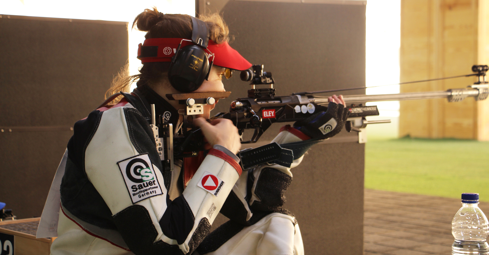 Olivia Hofmann mit dem 300m Freien Gewehr © Margit Melmer, ÖSB