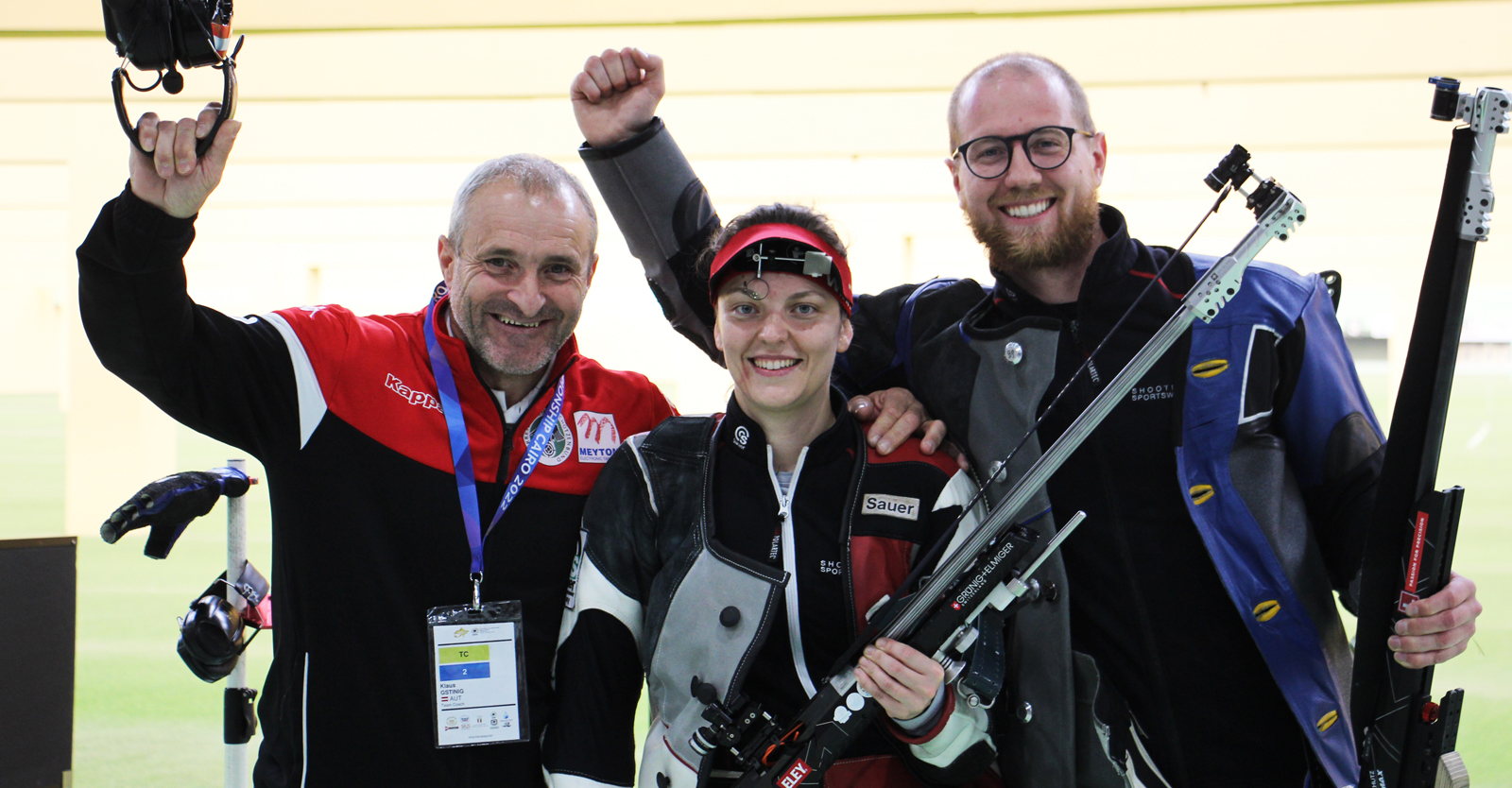 Jubel bei BronzemedaillengewinnerInnen Hofmann und Pickl mit 300m-Trainer Klaus Gstinig © Margit Melmer, ÖSB