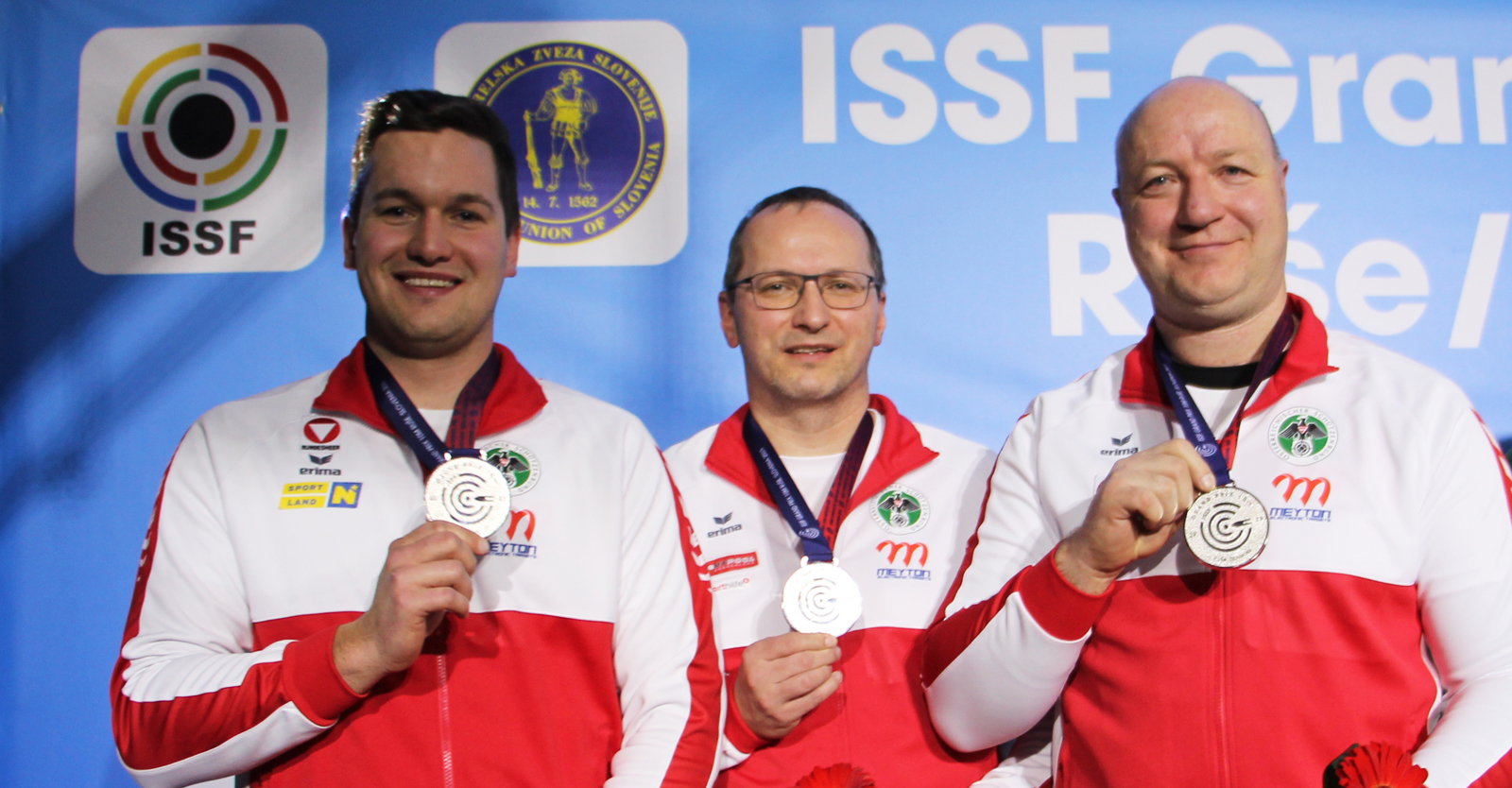 Die Silbermedaille erarbeiteten sich Daniel Kral, Richard Zechmeister und Andreas Auprich (v.l.) im Luftpistolen-Mannschaftsbewerb der Männer © Margit Melmer, ÖSB