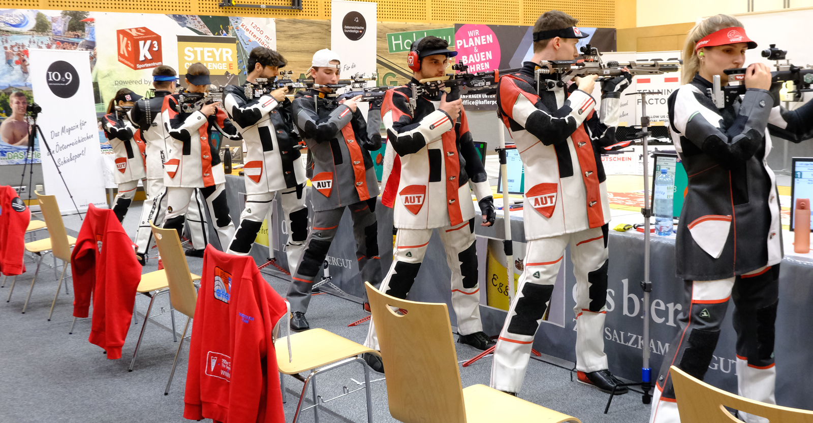 Ein enges Match - nichts für schwache Nerven bei den mitfiebernden Fans - boten sich die USG Altach und die SG Thaur beim Kampf um den Luftgewehr-Titel © Tina Neururer