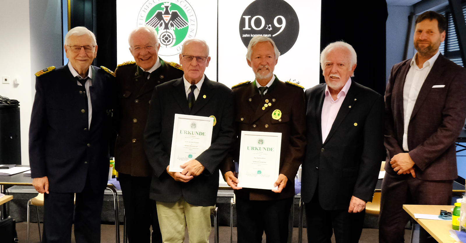 2. Vizepräsident Hermann Gössl, Präsident DDr. Herwig van Staa, HR Dr. Gerwald Schmeid, Ing. Siegfried Böck, 1. Vizepräsident Ing. Horst Judtmann und Generalsekretär Mag. Florian Neururer © Tina Neururer, ÖSB