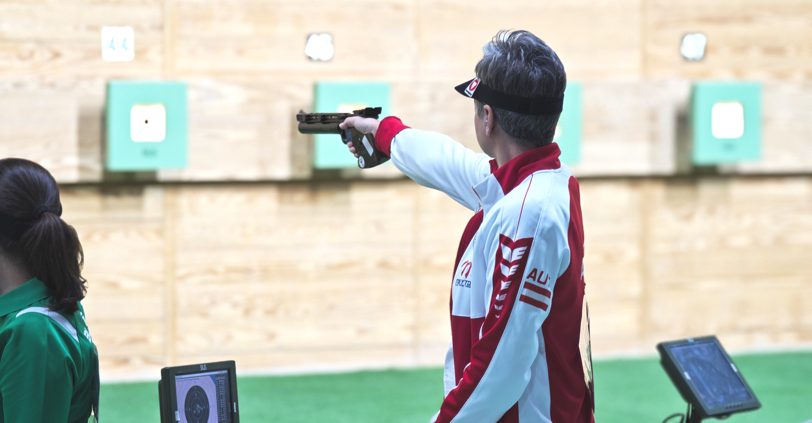 Sylvia Steiner mit der olympischen Luftpistole © Franz Roth, ÖSB