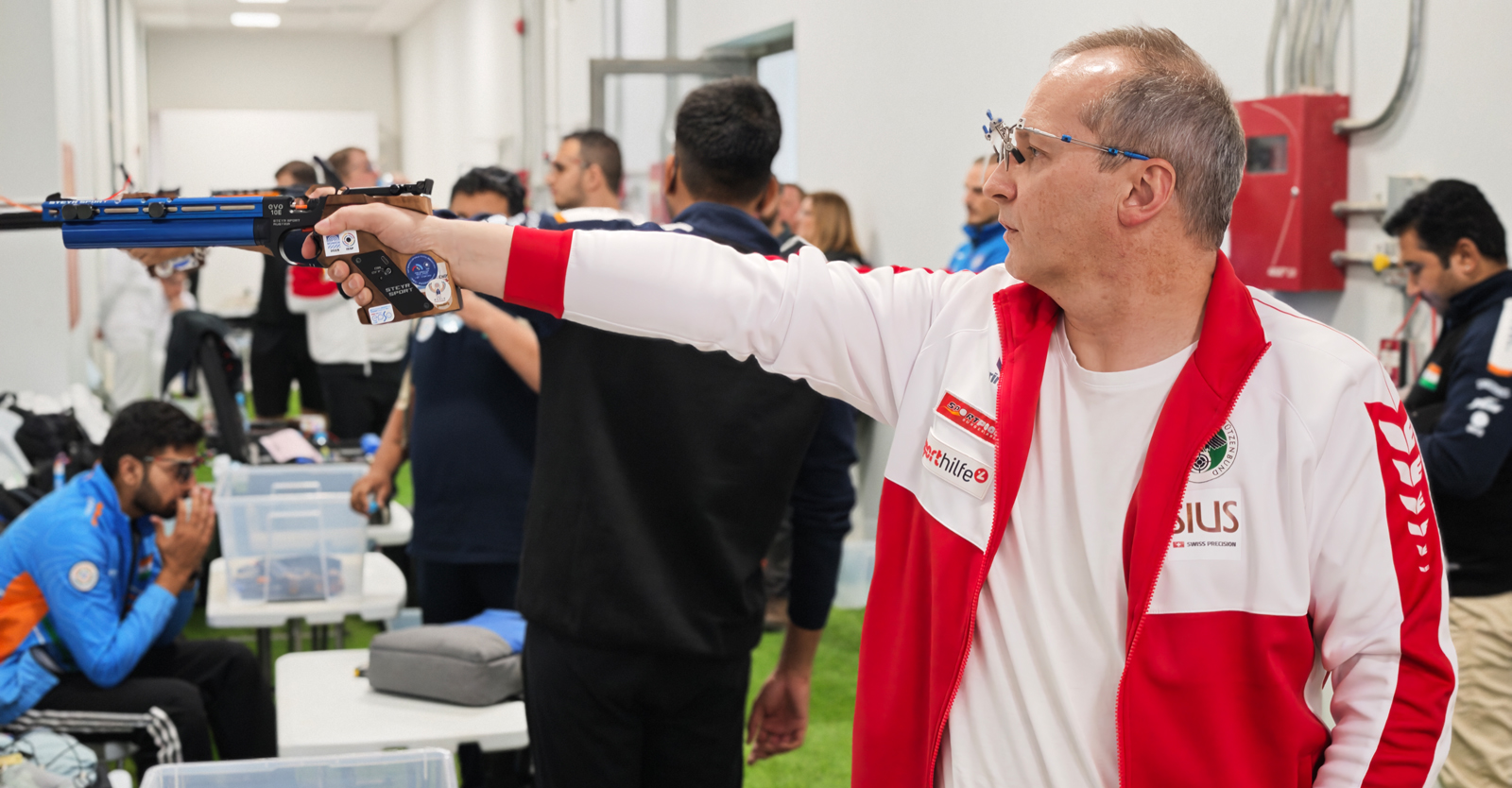 Zechmeister bei den Vorbereitungen zu seiner Qualifikationsbestleistung © Franz Roth, ÖSB