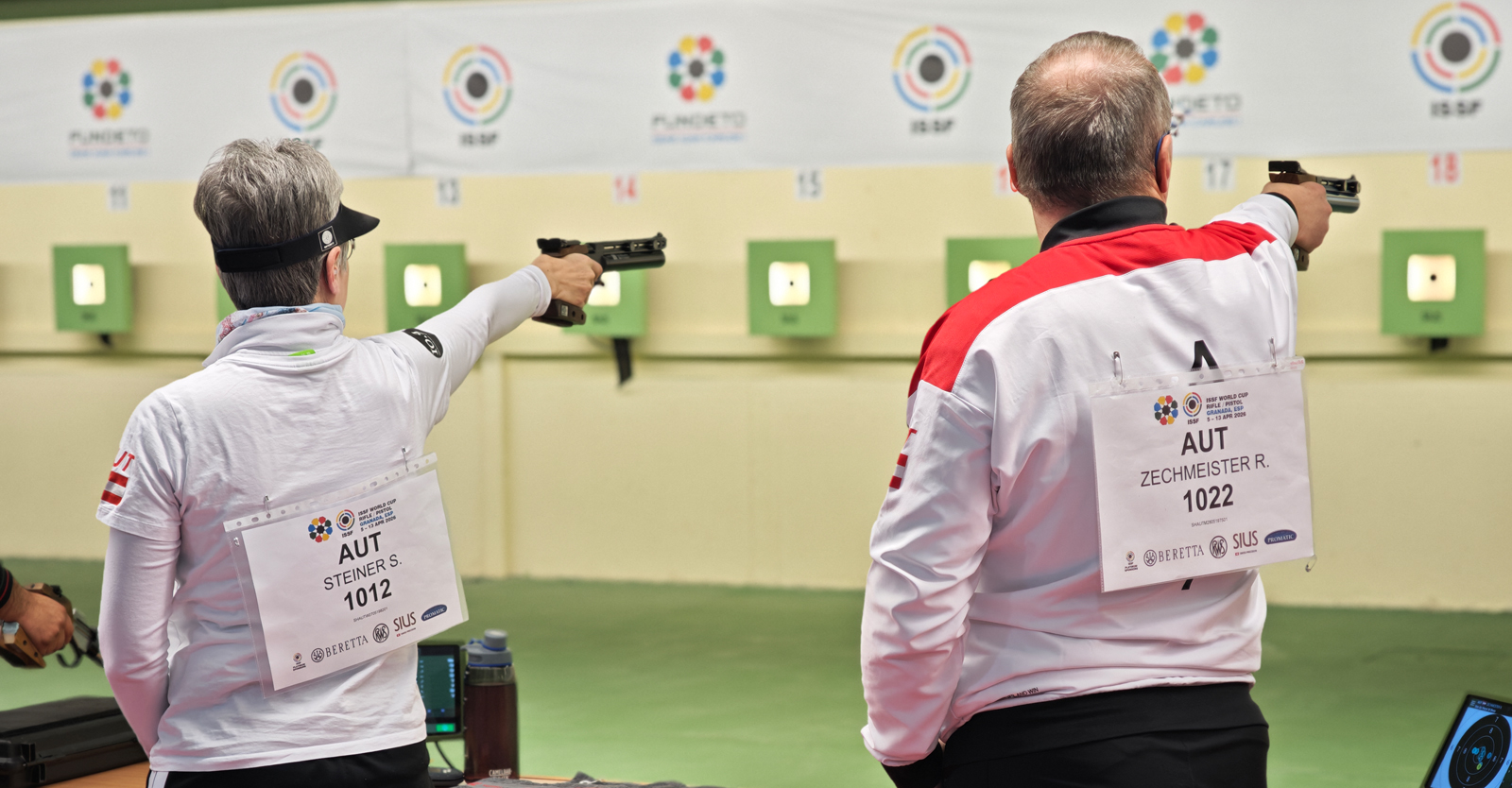 Steiner und Zechmeister im Luftpistole Mixed Team © Franz Roth, ÖSB