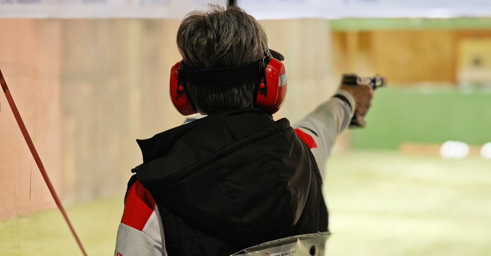 Sylvia Steiner mit der 25m-Pistole © Franz Roth, ÖSB