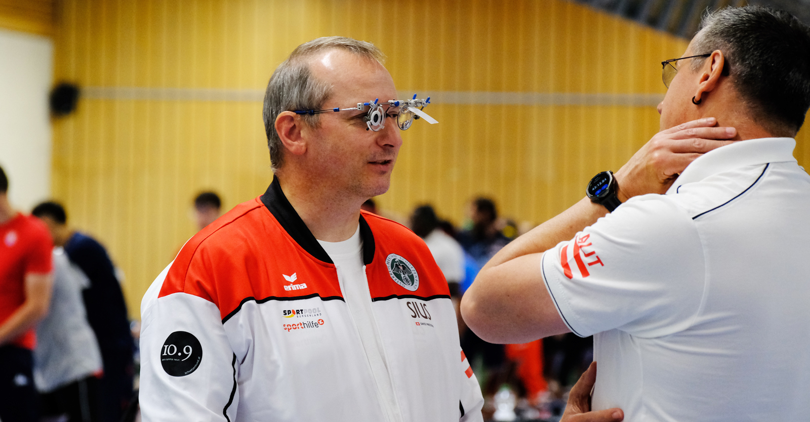 Richard Zechmeister im Gespräch mit Trainer Franz Roth © Tina Neururer, ÖSB