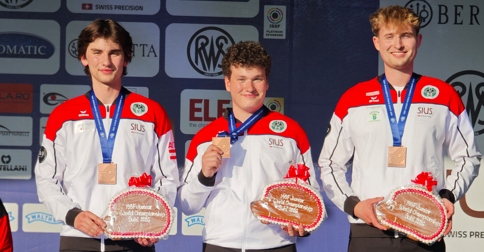 Die strahlenden WM-Bronzemedaillengewinner Kiano Waibel, Florian Gugele und Patrick Entner (v.l.) © Franz Roth, ÖSB